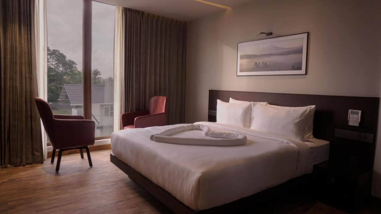 Florida Airport Hotel Kochi نيدومباسيري المظهر الخارجي الصورة